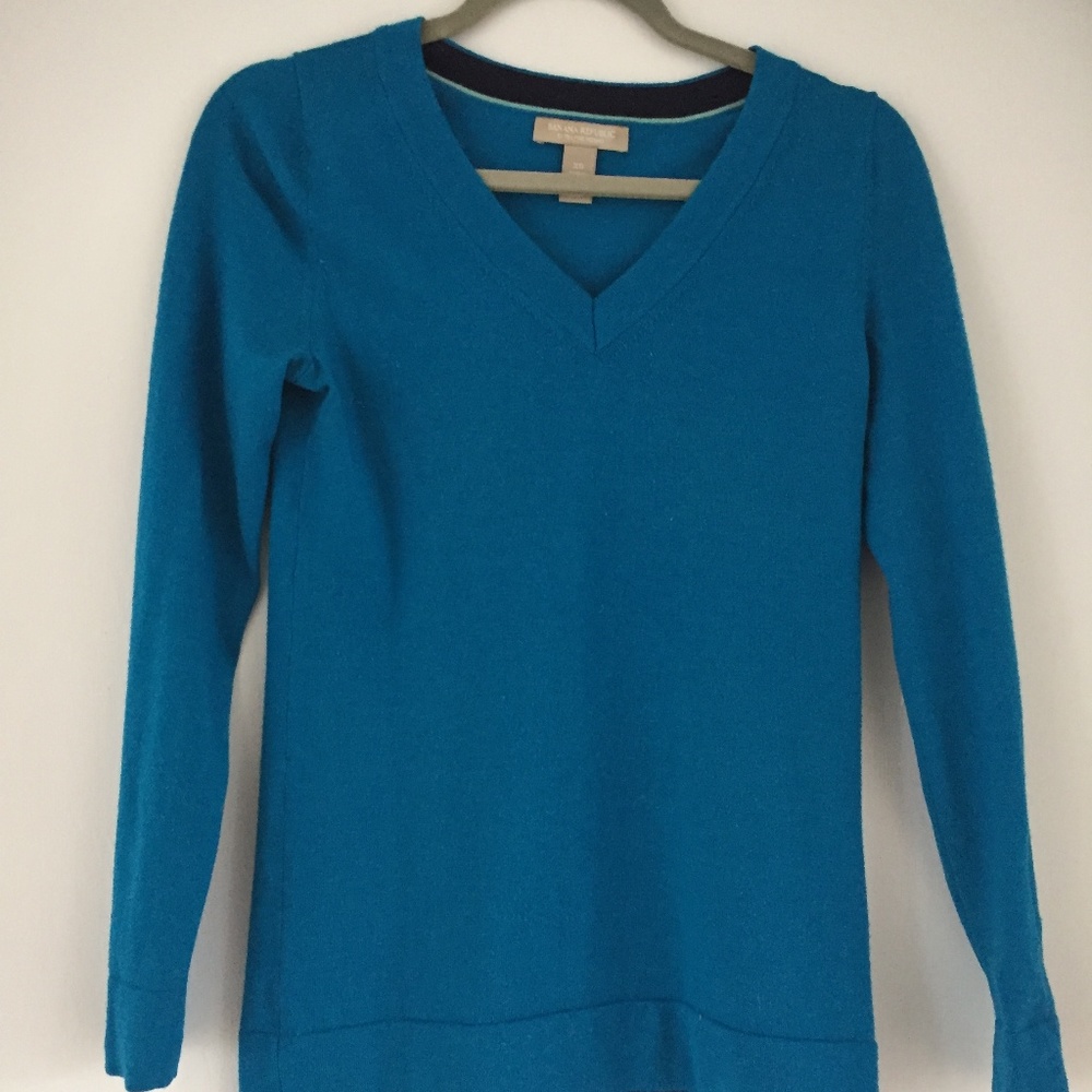 Blue Banana Republic v-neck merino sweater
